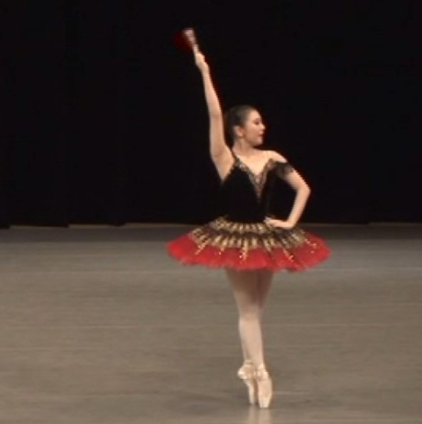 バレエ身体の使い方、肘、手先、背中を使って踊るポイントをバレエボディトレーナーが解説