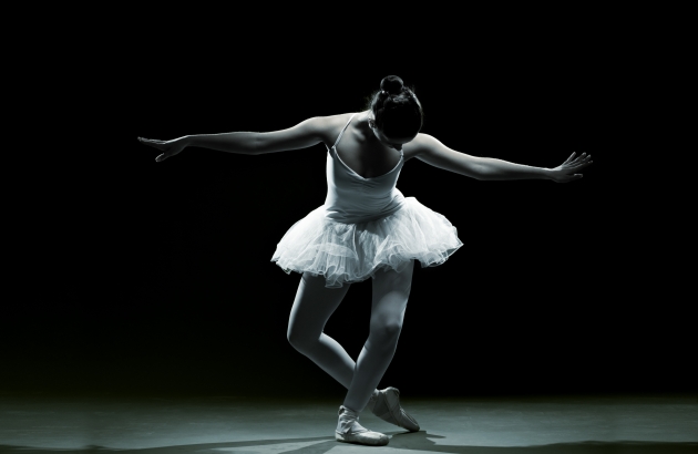 バレエの軸、バレエの基本・軸を正しく学ぶ、美しく踊る方法をバレエボディトレーナーが解説