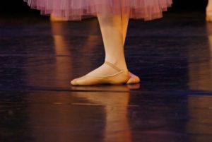 バレエの足先のアンディオール方法をバレエボディトレーナーバレエ整体が解説