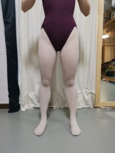 バレエの脚、O脚の解消方法、O脚にならない方法、バレエ基本正しい身体の使い方をバレエボディトレーナーが解説